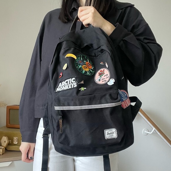 Herschel Backpack with patches & enamel pins - Picture 2 of 4